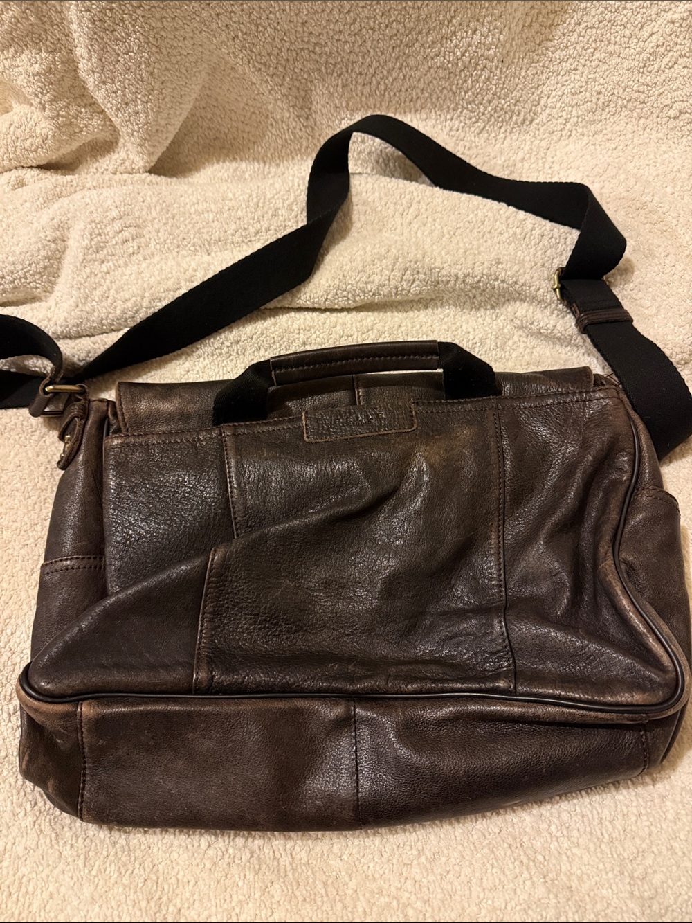 Pelle Studio Dark Brown Leather Messenger Bag for Men - Picture 5 of 5